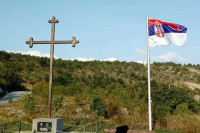 Српска тробојка се вијори пред Дрваром