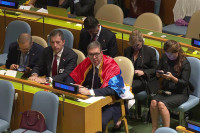 Vučić u UN ogrnut zastavom Srbije