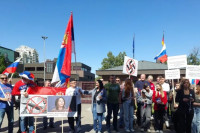 Srbi protestovali  pred njemačkom ambasadom u Moskvi