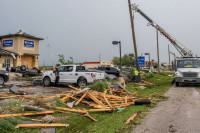 Торнадо погодио Тексас и Оклахому и изазвао велику штету на кућама и путевима