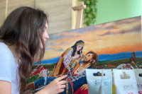 Осамнаестогодишња Елена из Костајнице насликала реплику "Косовке девојке"