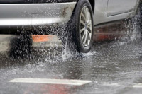 Возачи опрез: Мокри коловози због кише