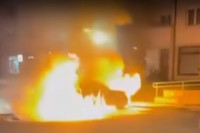 U Istočnom Sarajevu gorjela dva automobila (VIDEO)