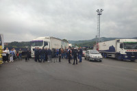 Aутопревозници и шпедитери протестовали због затварања граничног прелаза