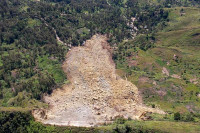 Папуа Нова Гвинеја обуставила потрагу за око 2.000 људи које је затрпало клизиште