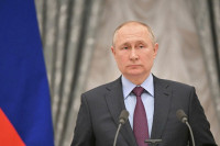 Кремљ: Путин се неће спуштати на Бајденов ниво