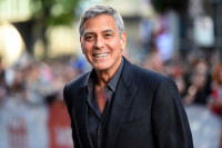 Džordž Kluni zvao Bijelu kuću da brani ženu