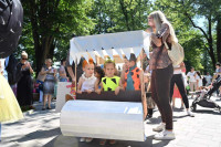 Дјечији карневал показао креативност најмлађих: Пилићи, гусари и медузе продефиловали парком