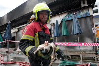 Oko 1.000 pasa, zmija i drugih životinja izgorjelo u požaru na pijaci