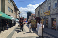 Nevesinje proslavlja Spasovdan: Gradskim ulicama prošla tradicionalna svečana litija (FOTO)