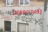 На Амбасади Србије у Сарајеву освануо натпис "геноцидаши"