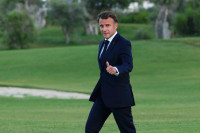 Макрон: Француска се суочава са "веома озбиљним" историјским тренутком