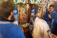Реплика чудотворне иконе Пећке Краснице у храму на Mајевици