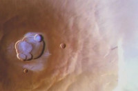 Студија: На Марсу откривене хиљаде тона замрзнуте воде на врху једног вулкана