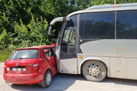 Žena poginula u sudaru autobusa i automobila u Prijedoru