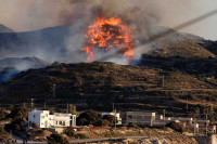 Пожари на подручју Атине, мјештани морали да напусте куће и фирме