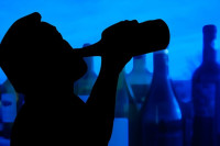 Ilegalni alkohol im "došao glave": Od trovanja umrlo 29 osoba, više od 100 hospitalizovano