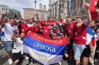 Gori Minhen: Zastave Srpske širom grada, zaigralo se i kolo (FOTO/VIDEO)