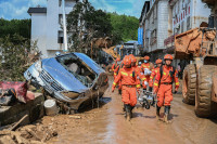 Најмање пет погинулих у поплавама у централној Кини