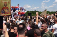 Срби из свих крајева на литургији у Грачаници, слиједи парастос косовским јунацима на Газиместану
