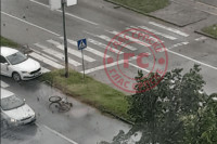 Automobil udario biciklistu na pješačkom prelazu