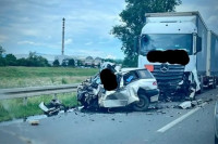 Камион самљео ауто, погинуо возач