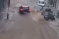Poplavljene ulice: Stravično nevrijeme pogodilo omiljenu destinaciju Srba! (VIDEO)