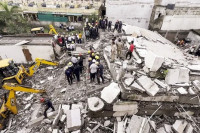 Срушила се петоспратна зграда, најмање седам особа погинуло