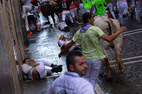 У трци с биковима у Памплони повријеђено шест особа