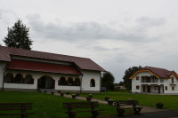 Мјештани изградили парохијску салу и кућу за свештеника у Горњим Подградцима