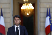 Француски премијер најавио да ће данас понудити оставку
