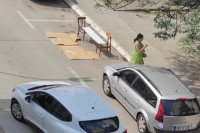 Nesvakidašnje „čuvanje“ parkinga u Banjaluci (FOTO)
