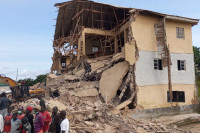 У урушавању школе погинула 22 ученика , 132 спасена из рушевина
