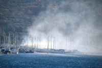 Запалио се брод у Биограду на Мору, више људи повријеђено