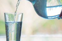 Три знака која указују да не пијете довољно воде