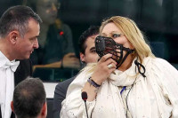 Rumunska poslanica nosila brnjicu tokom sjednice Evropskog parlamenta