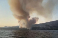 Велики пожар код Трогира, гори шума у близини туристичког кампа (ВИДЕО)