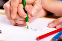 Određuje se još u ranom djetinjstvu: Zašto većina ljudi piše desnom rukom