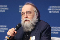 Dugin: Demokrate žele na sve načine da uklone Bajdena