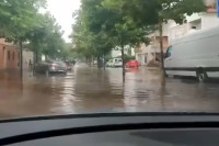 Неугодно освјежење: Киша потопила улице града у БиХ
