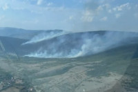 Брани се линија ватре према Билећи, пожар у Љубињу под контролом