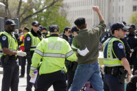 Oko 200 aktivista uhapšeno u Vašingtonu zbog protesta u kongresnoj zgradi