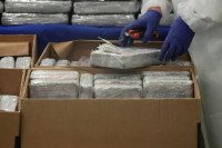 Policajac na tajnom zadatku prokrijumčario 100 kilograma kokaina