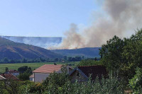 Ватрогасци се и даље боре са пожаром код Мостара