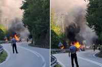 Obustavljen saobraćaj: Kombi u plamenu, vatrogasci se bore sa vatrom