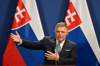Фицо: Словачка ће обуставити испоруке дизела Украјини ако се не обнови транзит нафте