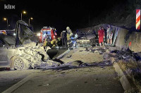 Тешка саобраћајна несрећа на аутопуту код Какња, три особе у болници