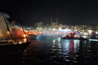 U Atini izgorjela tri broda u požaru, uključujući dvije jahte