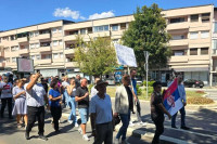 Čelnici Srpske liste na protestu, u pripravnosti kordon policije