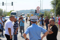 Poruka sa protesta: 1.358 potpisa za hitnu sjednicu, jedan više od broja Ninkovićevih glasova